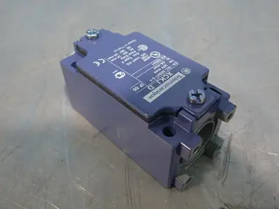 Used TELEMECANIQUE ZCKJ8D Relays & Switches Ohio US | HGR 24 #864316
