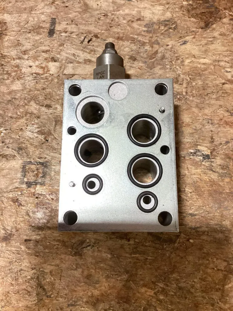 Sun Hydraulics CKP 0HX4-A2 Aluminum Sandwich Manifold -NOS