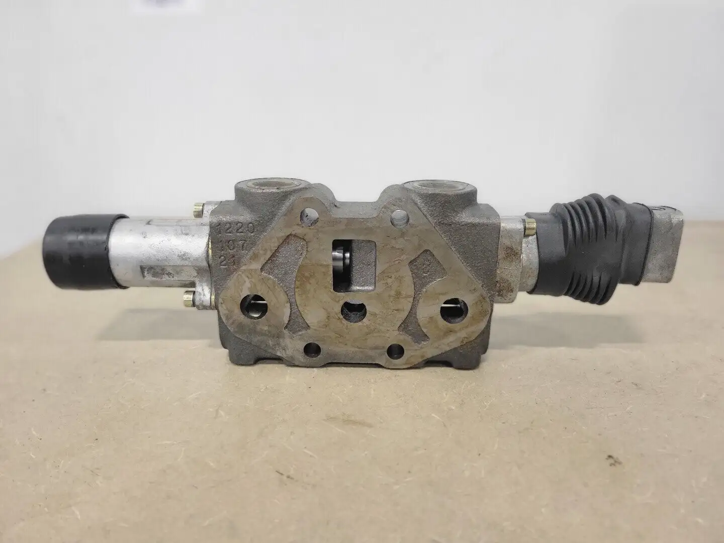Hydraulic Section Valve 122010721, 122010220