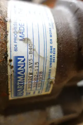 PALLET OF ASSORTED HYDRAULIC REPLACEMENT PARTS