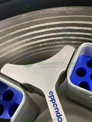 USED EPPENDORF 5810R REFRIGERATED CENTRIFUGE W/ EPPENDORF A-4-62 ROTOR 4000 RPM