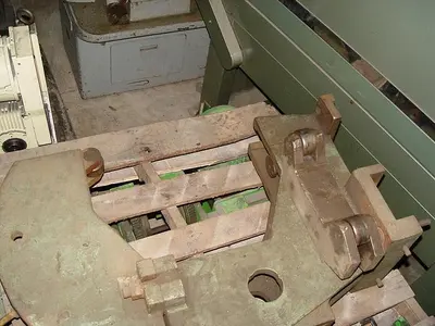 USED ENGINE LATHE 18'' FOLLOW REST