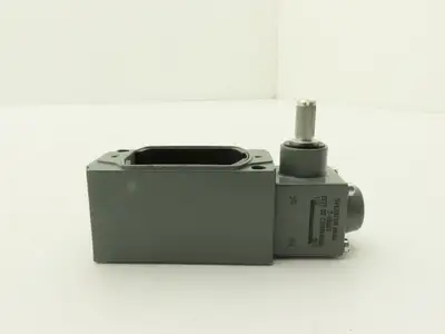 Allen Bradley 802T-ATP Oiltight Limit Switch Enclosure Lever Type Operator Head