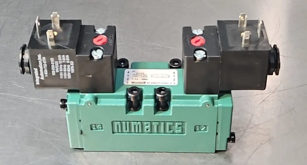 Numatics 92-3900-P110VAC-X + (Integrated Automation WV5320) (BIN424)