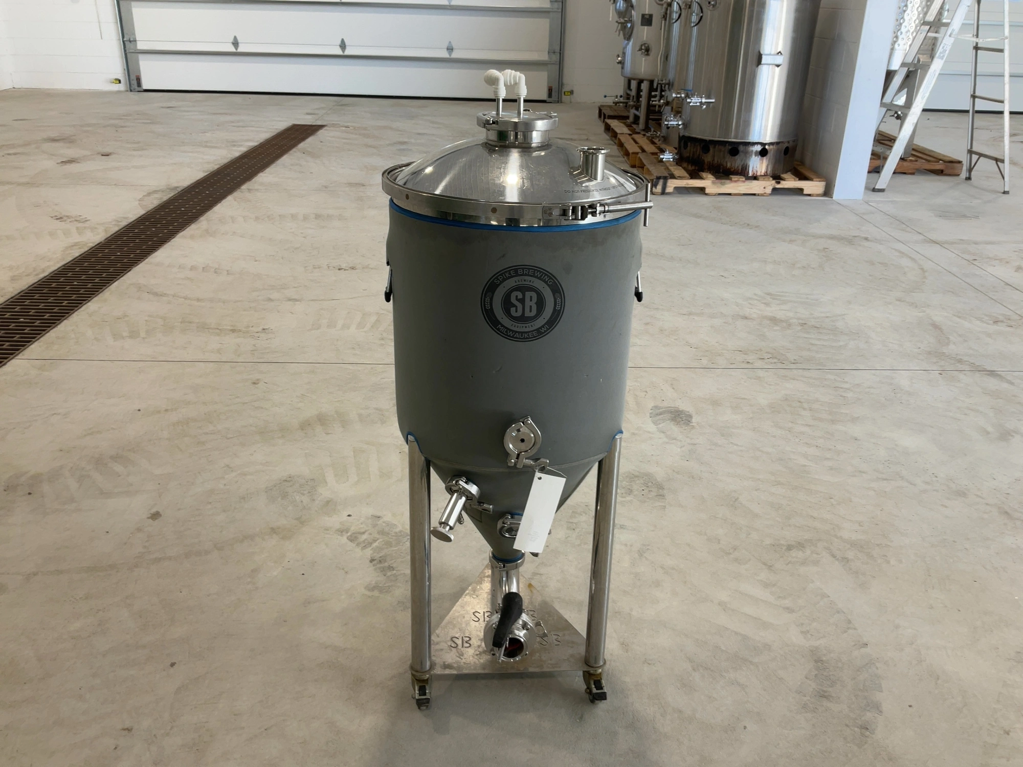 Used SPIKE BREWING CF15 CONICAL FERMENTER/UNITANK WITH INSULATED CONICAL JACKET 18 GALLONS Brewing Equipment Michigan US | Miedema Asset Management Group #1580116