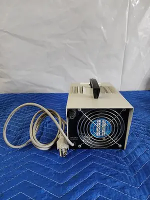 FIBER OPTIC ILLUMINATOR