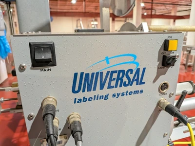 Universal Top and Bottom Label Applicator with Top-and-Bottom Transport Conveyor