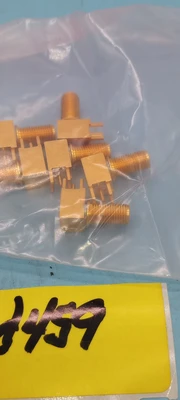 LOT OF 6 GOLD SMA FLANGE RIGHT ANGLE PCB MOUNT FEMALE