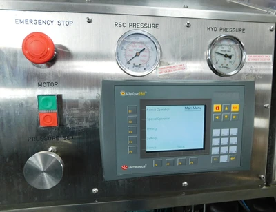 USED BEE INTERNATIONAL DEE BEE 2000