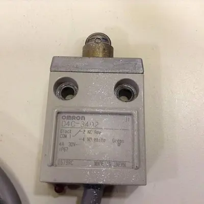 USED OMRON D4C-3402