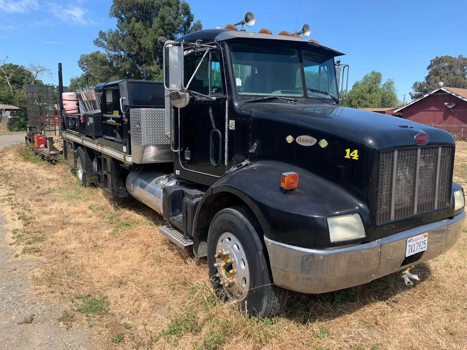 USED 1999 PETERBILT 330