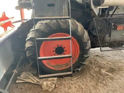 USED 1976 GLEANER MODEL L
