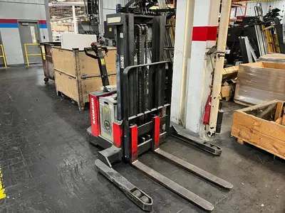 USED 2005 RAYMOND RSS40