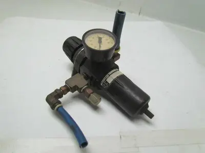 Watts D11-02DJC Fluid Air Pneumatic Regulator/Filter 300PSI Max. w/Gauge