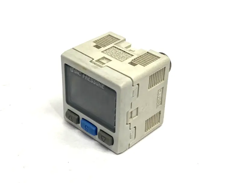 Used SMC ISE30A-01-F Pressure Switches Michigan US | Maverick Industrial Sales #1091756