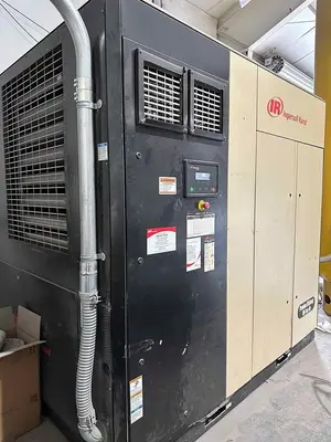 Used OUTDOOR INDUSTRIAL SANDBLASTER _UNKNOWN_ Blast Room (Manual Booth) Pennsylvania US | Shot Blasting Equipment #1244249