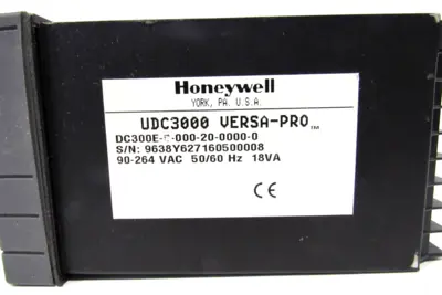 USED HONEYWELL DC300E-E-000-20-0000-0 TEMPERATURE CONTROLLER UDC3000