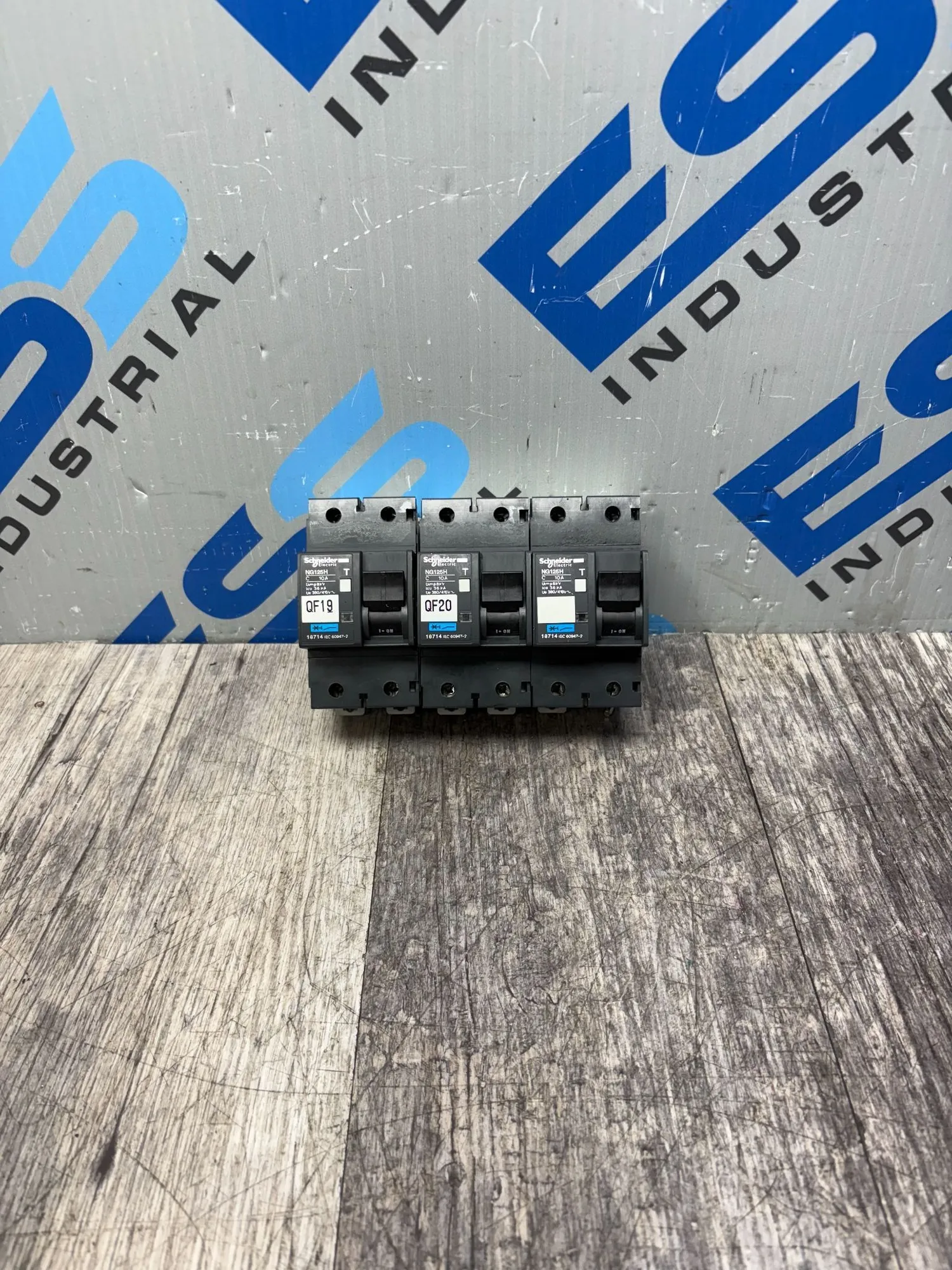 USED Schneider Electric 18714