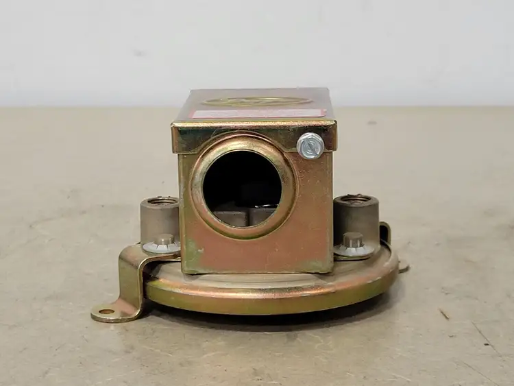 New | in-Stock DWYER INSTRUMENTS 1910-1 Switchgears British Columbia CA | Lenmark #240970