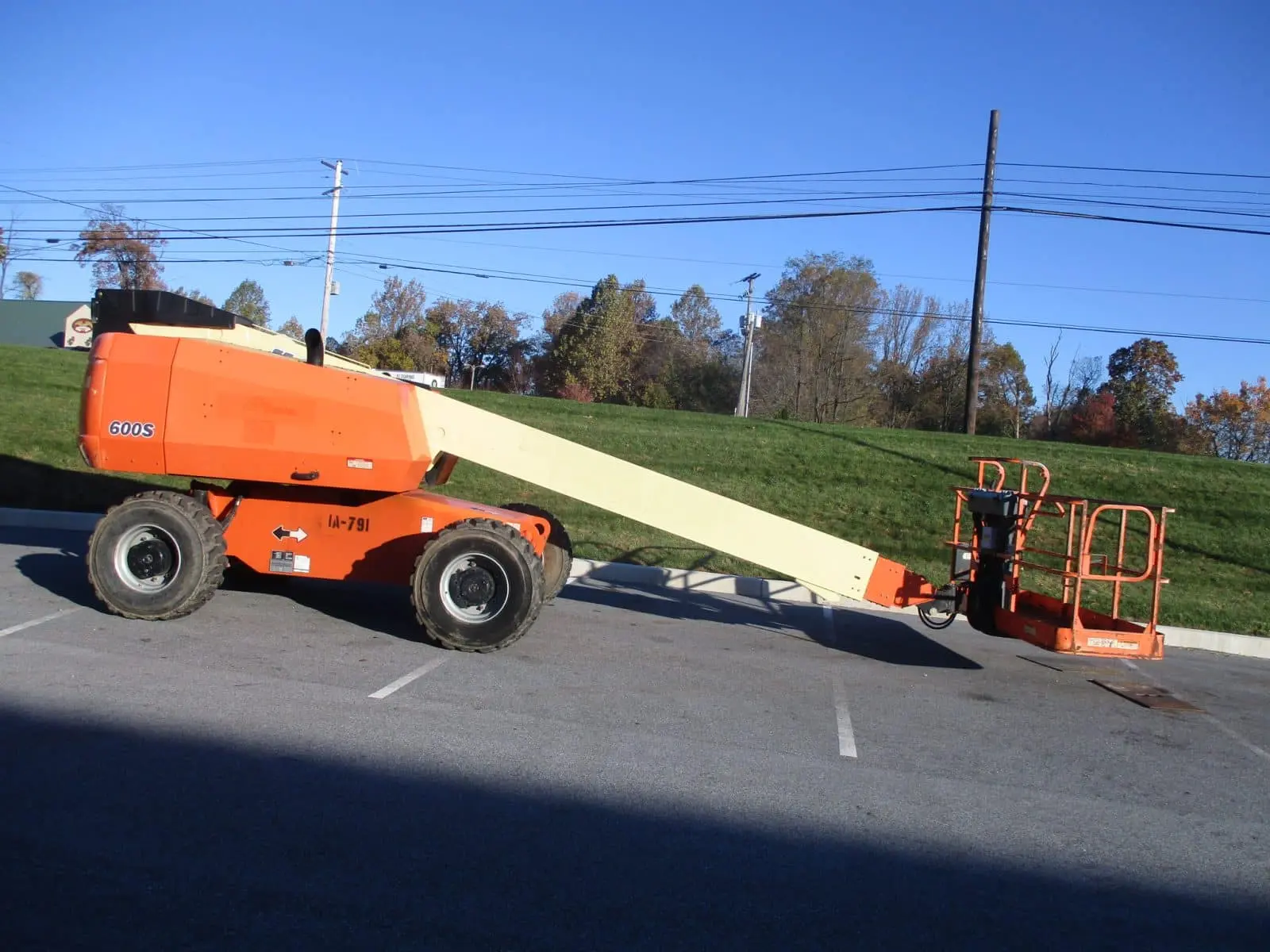 USED 2013 JLG 600S