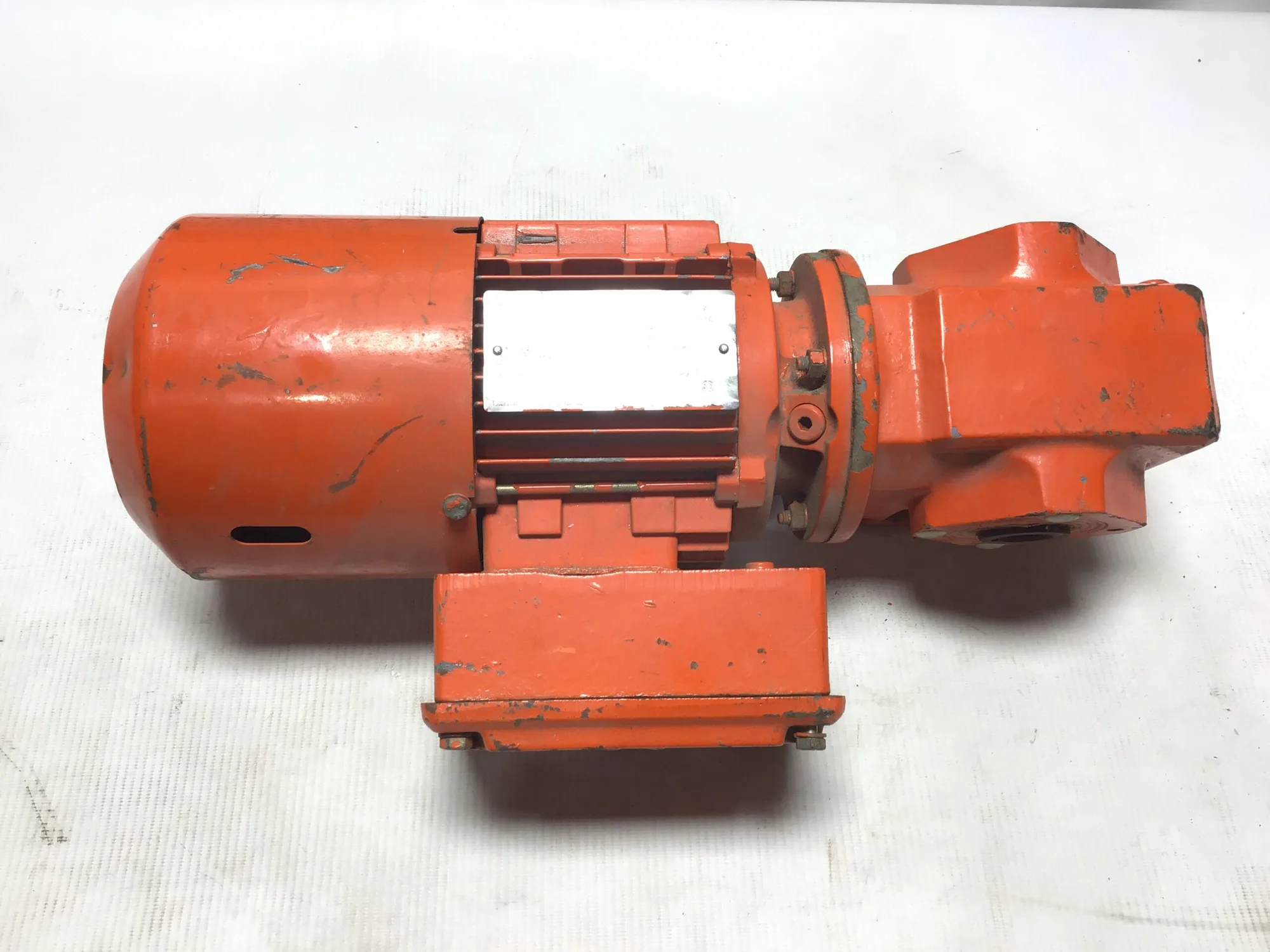 SEW Eurodrive SA32 DT71D48MG/HR helical gear unit 3 phase 0.5 horsepower