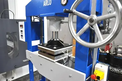 USED ARLO PRESS HEATED PLATES 25 TON
