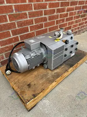 USED REPUBLIC DRT-3100 DRY-RUNNING ROTARY VANE VACUUM PUMP W/ EUROVAC 5.5 KW MOTOR