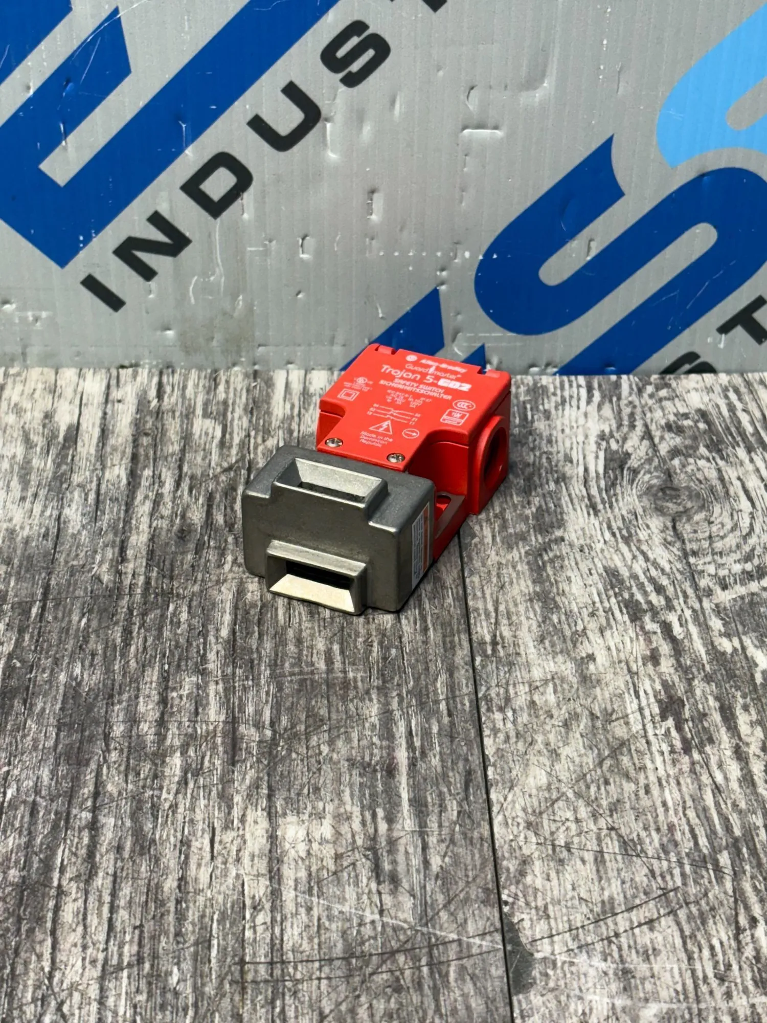 NEW Allen-Bradley 440K-T11369 SER. B