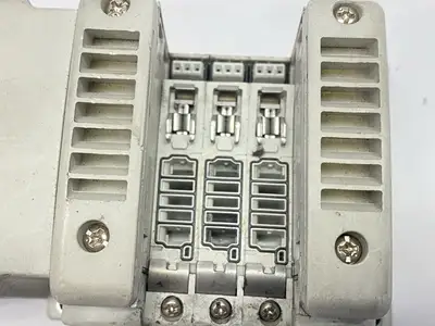 VV5QC11-03N7FD0-S | SMC  Pneumatic Manifold 3-Station D-Sub - Used