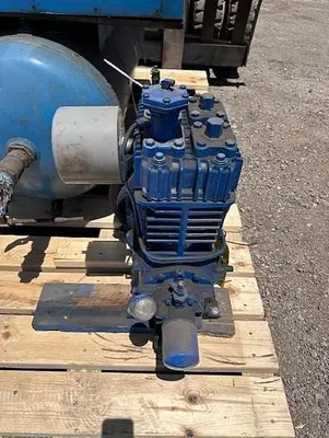USED QUINCY 325