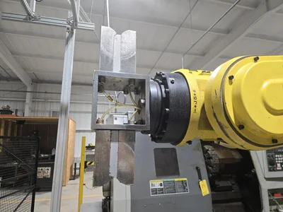 2012 Fanuc Robot R-2000i6 210FS Robotic Arm System w/ Camera System, Pallet Supports