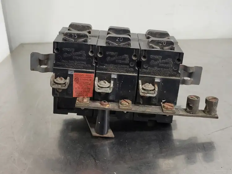 Used BULLDOG ELECTRIC PRODUCTS _UNKNOWN_ Switchgears British Columbia CA | Lenmark #244780
