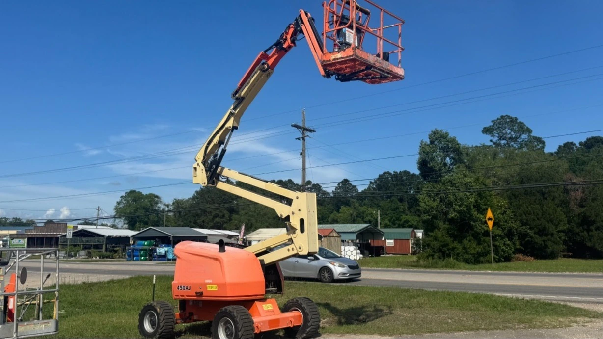 USED 2017 JLG 450AJ