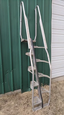 Used _UNKNOWN_ _UNKNOWN_ Ladders Minnesota US | A&I Equipment #1317554