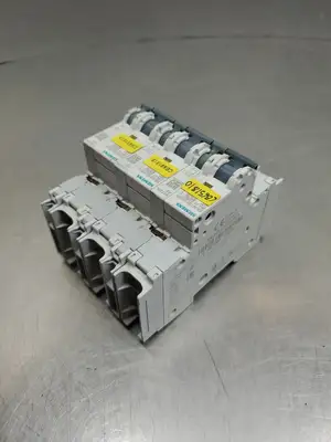 USED Siemens 5SJ4130-7HG41 Circuit Breaker, 230VAC, 1P, 30A w/5ST301.AS