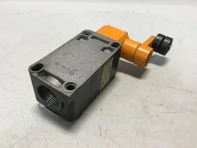 USED SIEMENS 3SE3 120-1GW-Z