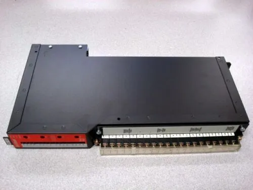 Square D 8030 ROM-221 SY/MAX Output Module Series F2 Used