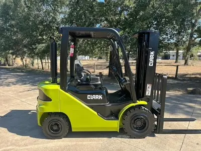USED 2021 CLARK S25D