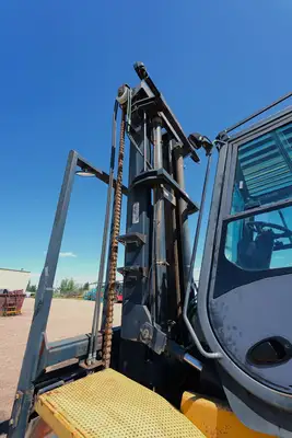Caterpillar P20000 Forklift
