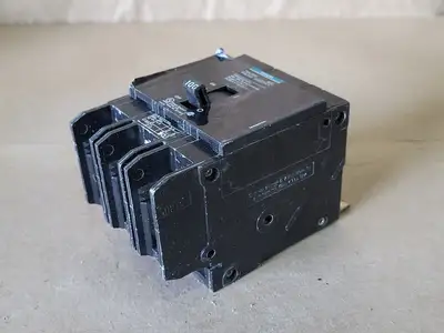 Used SIEMENS BQD3100 Switchgears British Columbia CA | Lenmark #239035