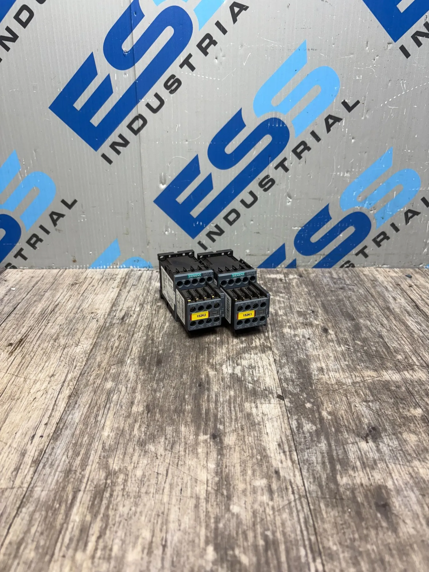 Used SIEMENS 3RH2262-1BB40 Misc Electrical & Power Parts South Carolina US | ESS Industrial Equipment Sales #1309595