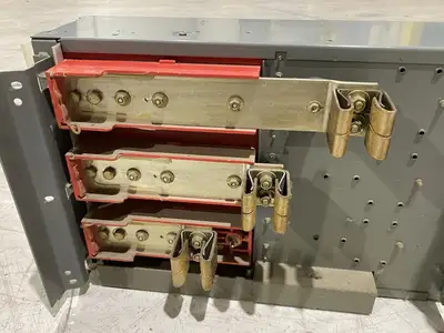 USED SCHNEIDER ELECTRIC, SQUARE D SER. E1 FUSIBLE PANELBOARD SWITCH UNIT 400A 3-POLE NO FUSES