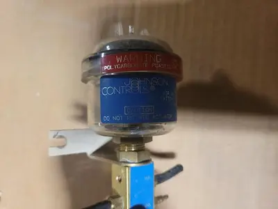USED JOHNSON CONTROLS V-6135-2