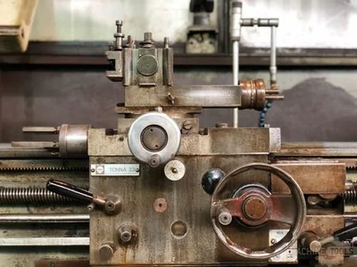 COLCHESTER MASTER 2500 Engine Lathes | Demonstration Account (3)