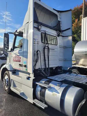 USED 2020 VOLVO VNR64T300