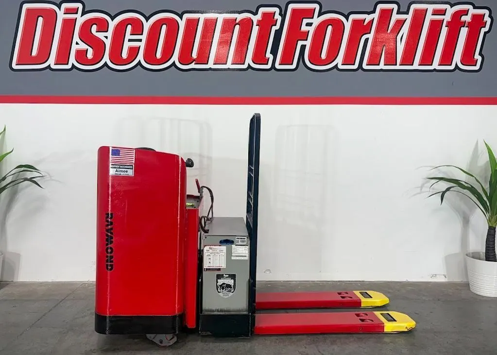 USED 2017 RAYMOND 8900