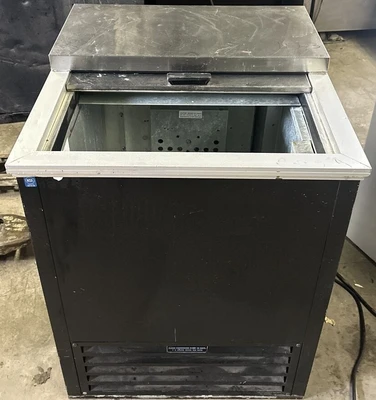 174-0044 Stajac Industries 25” Commercial Back Bar Self Contained Bottle Cooler
