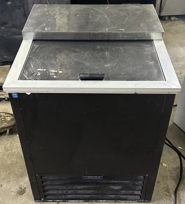 174-0044 Stajac Industries 25” Commercial Back Bar Self Contained Bottle Cooler