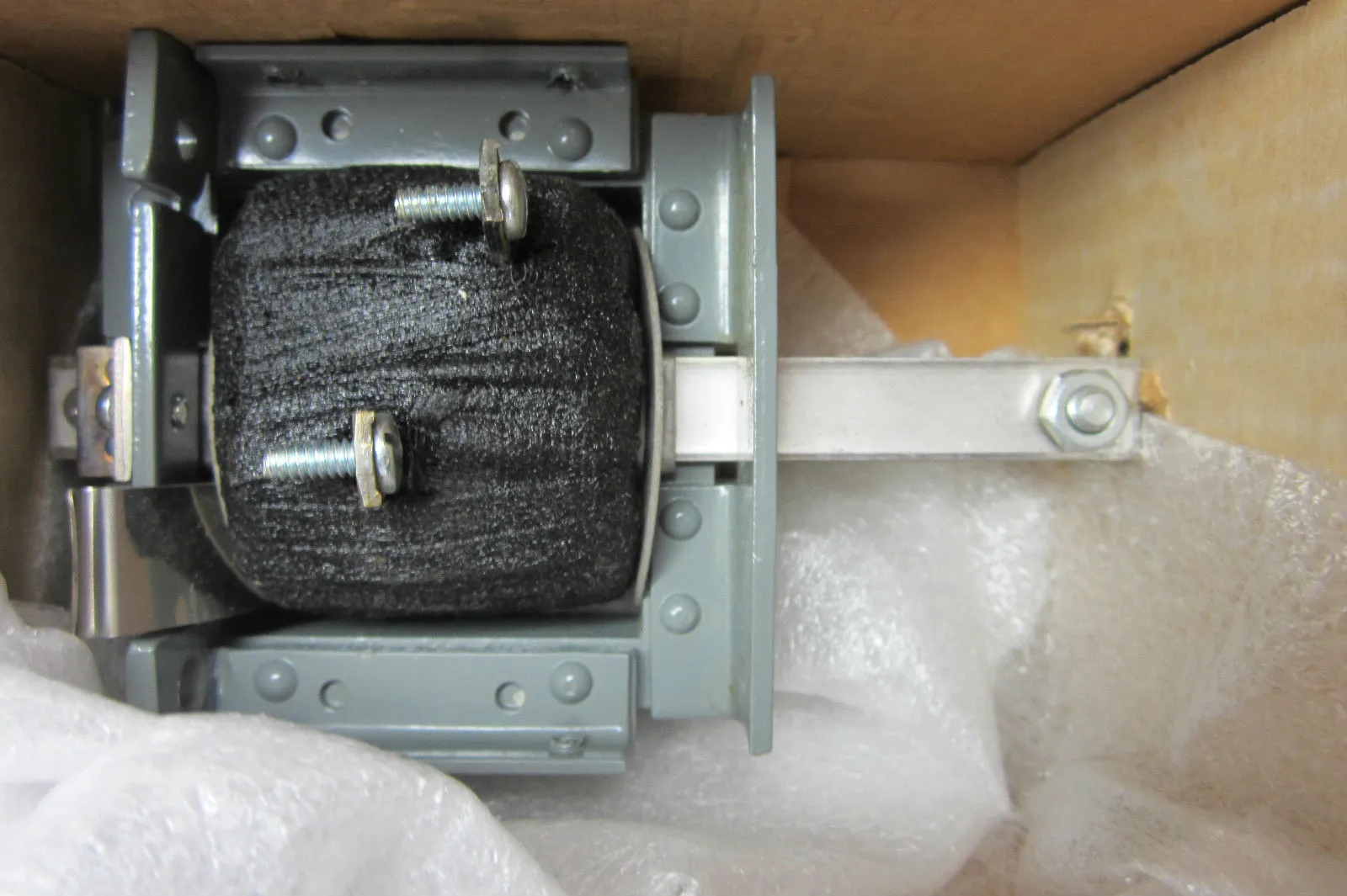 NEW CUTLER HAMMER 10370H81 SOLENOID