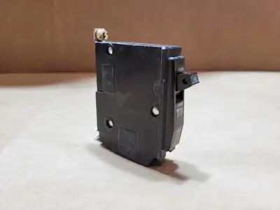 USED SQUARE D QOB140